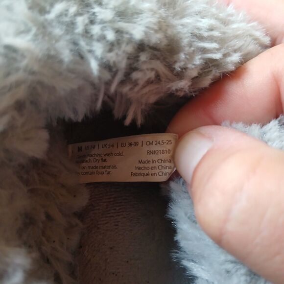 Dluxe By Dearfoams Faux Fur Slippers Ice Blue Sequins Size 7-8 - Picture 8 of 8